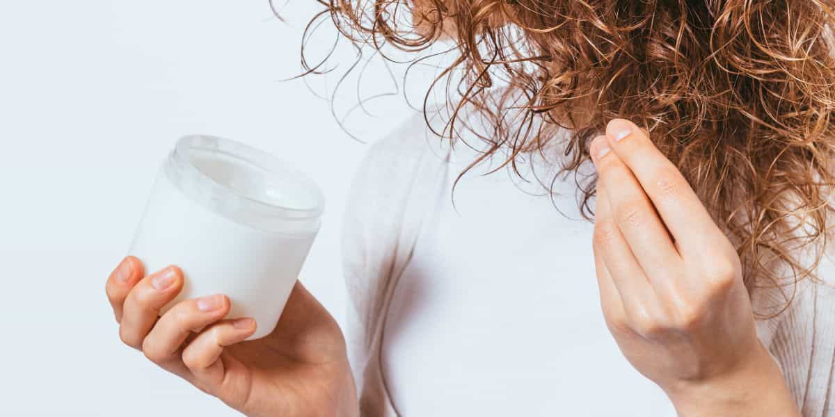 curly hair oil application
