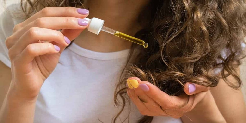 How to Use Hair Oil for DIY Care