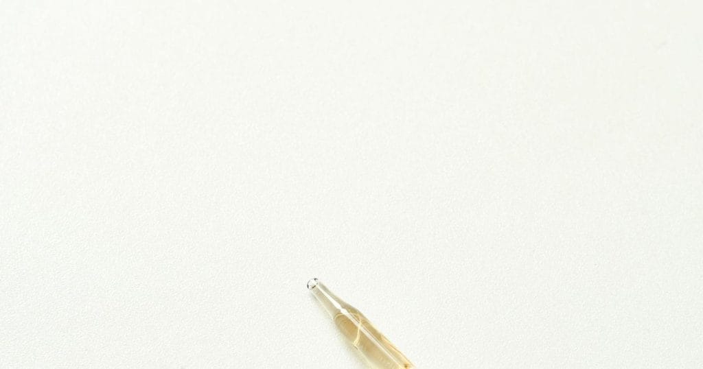 Jojoba oil dropper for hair